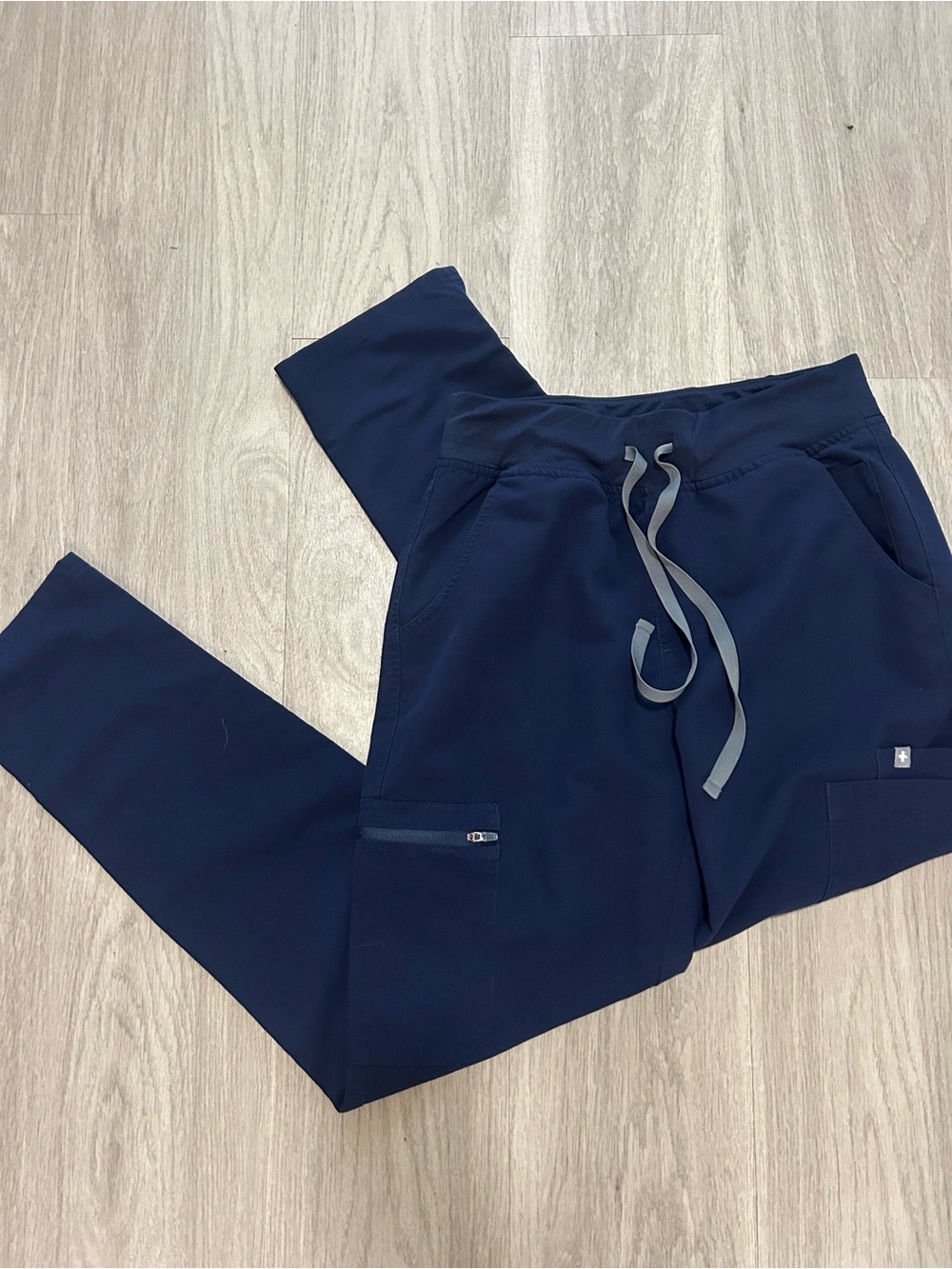 Figs high waisted straight leg scrub pants, navy blue color size small like new